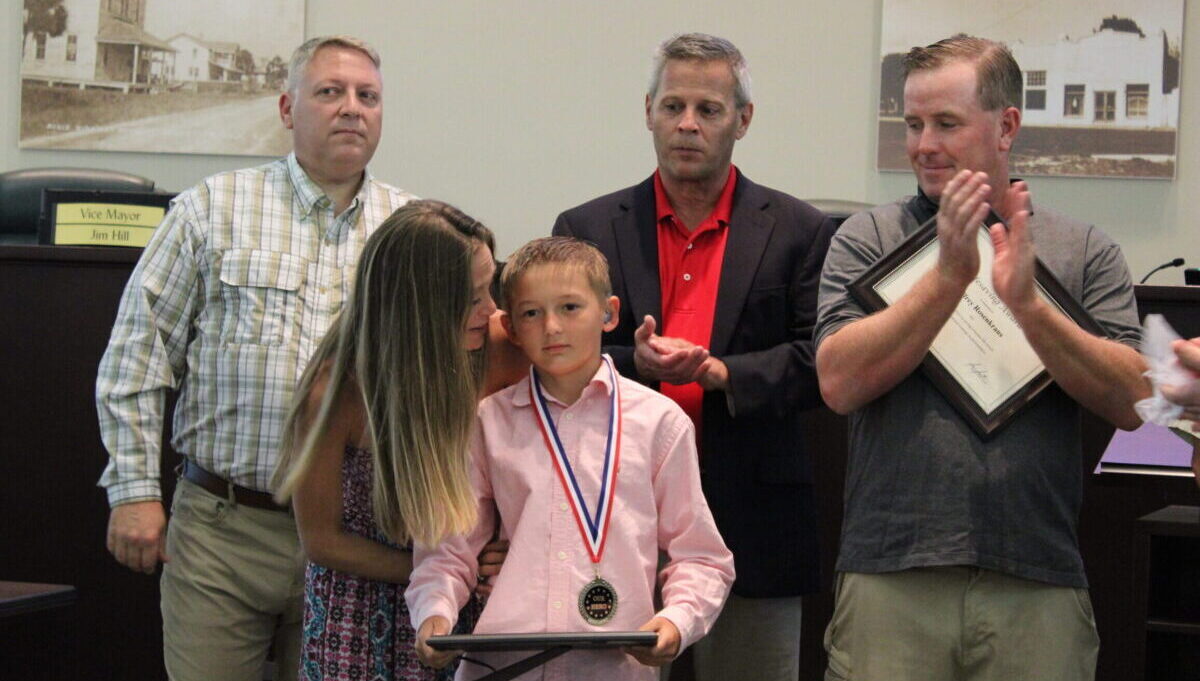 Gage Kepley receives Hero Award