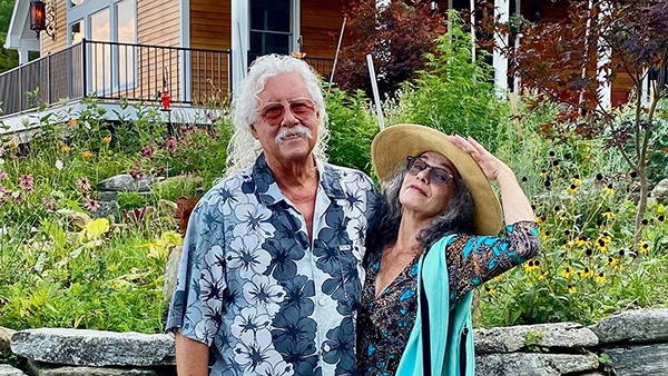 Arlo Guthrie and Marti Ladd (Credit: Lisa Portella)